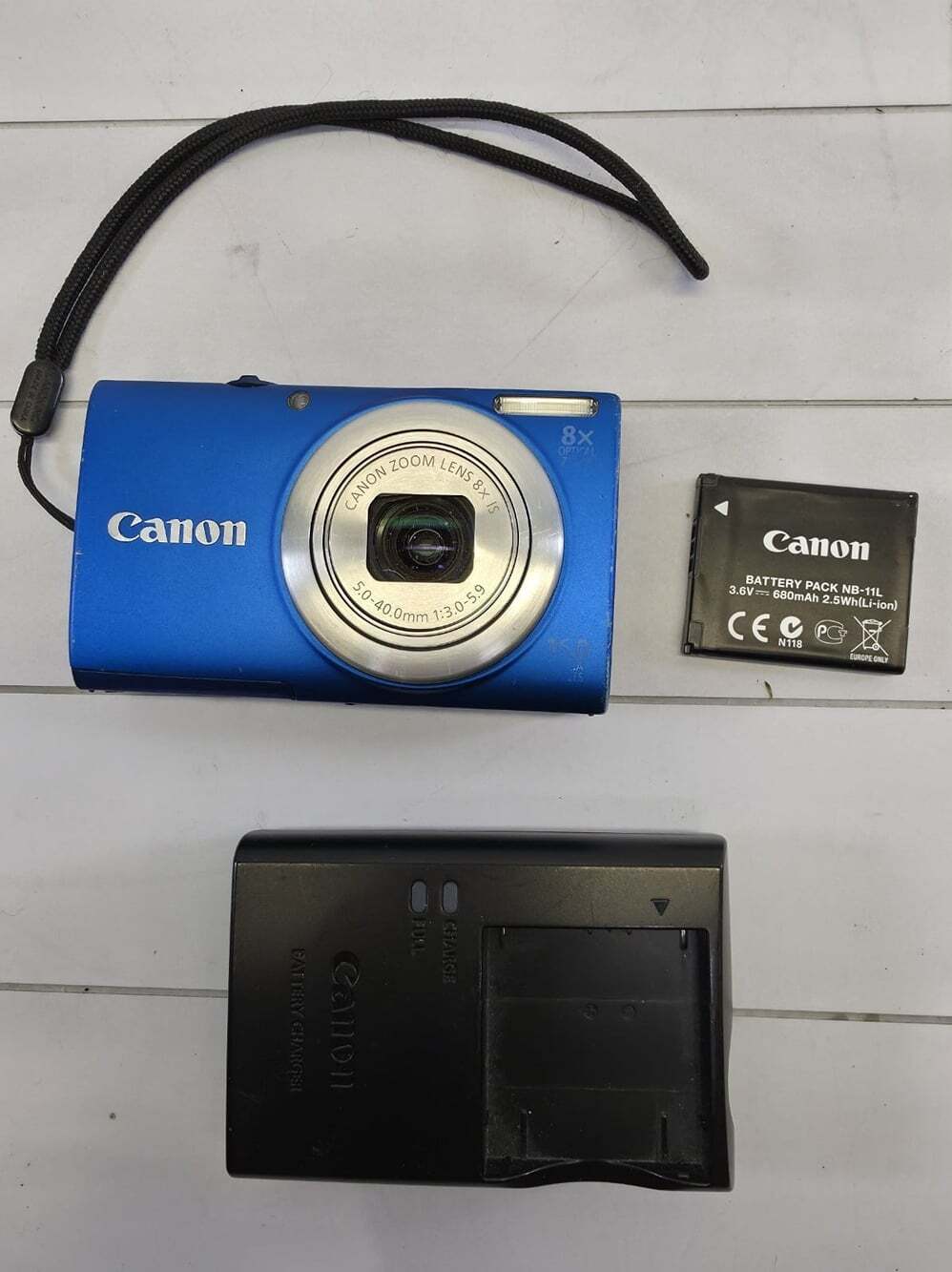 Canon PowerShot A4000 IS HD 16.0MP 8x Digital Camera - Blue **READ!**